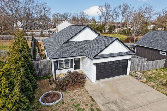 817 S Mountain St, Smithville, TN 37166