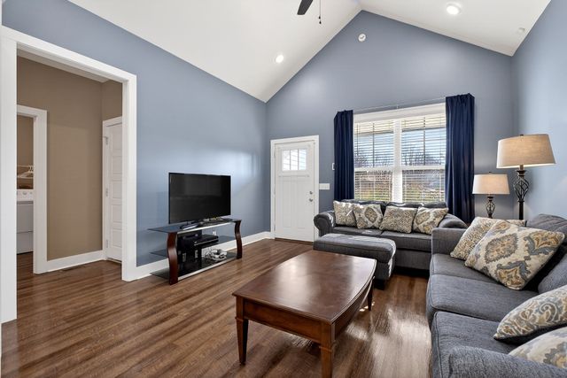 817 S Mountain St, Smithville, TN 37166