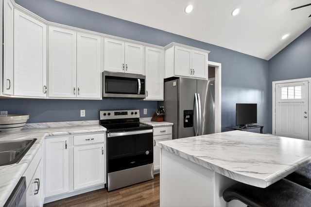 817 S Mountain St, Smithville, TN 37166