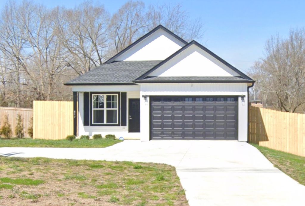 817 S Mountain St, Smithville, TN 37166