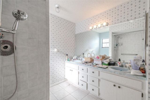 6808 SEAFAIRER DRIVE, Tampa, FL 33615