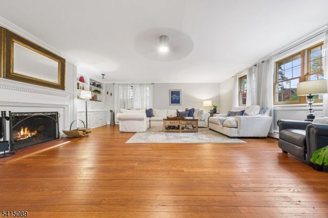 61 Burnett Ter, Maplewood Twp., NJ 07040