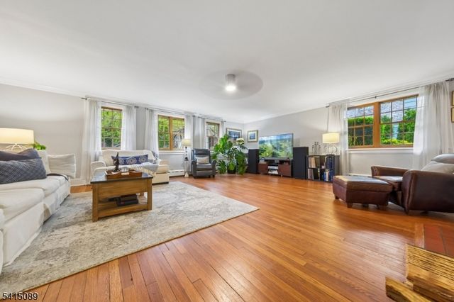 61 Burnett Ter, Maplewood Twp., NJ 07040