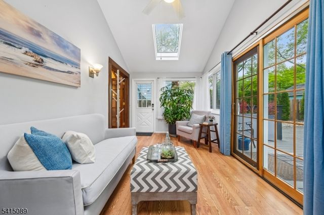 61 Burnett Ter, Maplewood Twp., NJ 07040