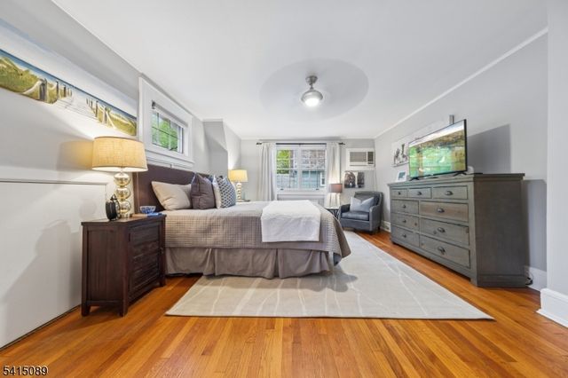 61 Burnett Ter, Maplewood Twp., NJ 07040