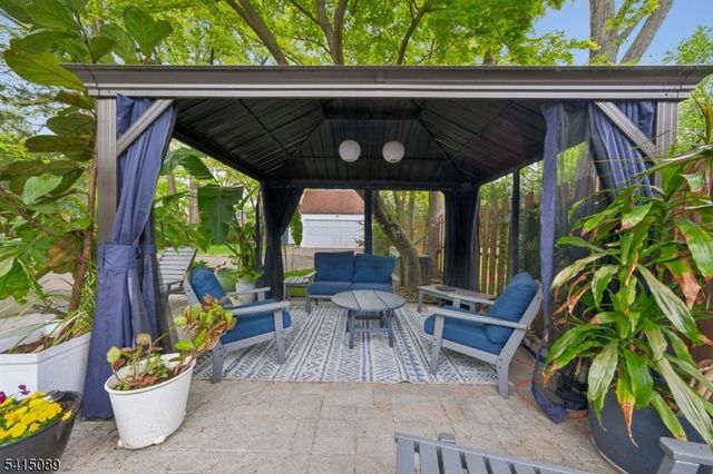 61 Burnett Ter, Maplewood Twp., NJ 07040