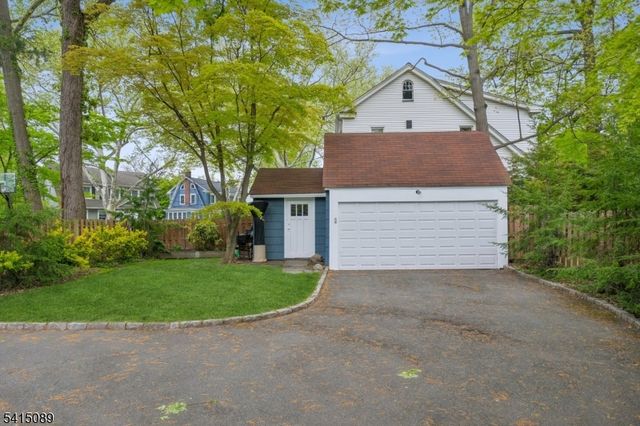 61 Burnett Ter, Maplewood Twp., NJ 07040