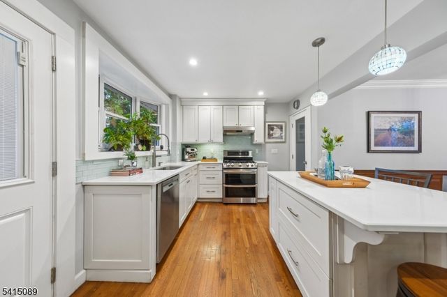 61 Burnett Ter, Maplewood Twp., NJ 07040