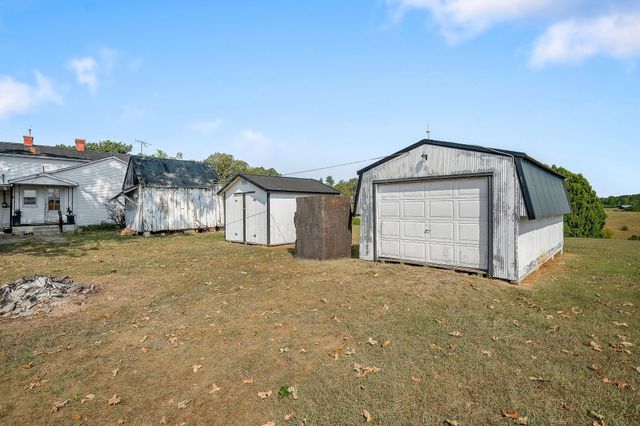 1298 S Bunker Hill Rd, Sparta, TN 38583