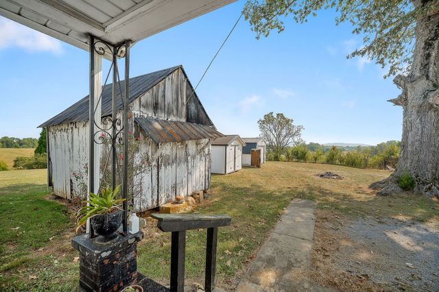 1298 S Bunker Hill Rd, Sparta, TN 38583