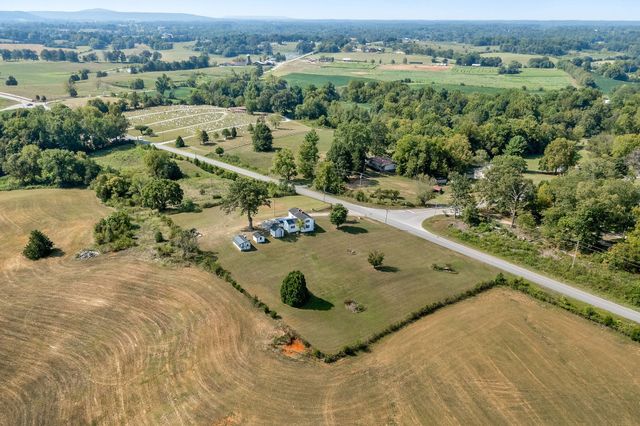 1298 S Bunker Hill Rd, Sparta, TN 38583