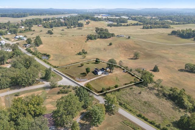 1298 S Bunker Hill Rd, Sparta, TN 38583