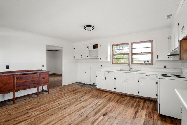 1298 S Bunker Hill Rd, Sparta, TN 38583
