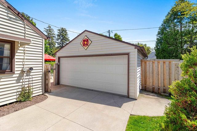 1137 E JARDIN STREET, Appleton, WI 54911