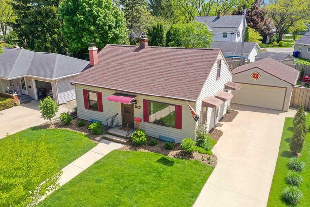 1137 E JARDIN STREET, Appleton, WI 54911
