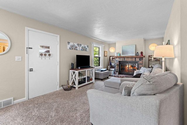 1137 E JARDIN STREET, Appleton, WI 54911