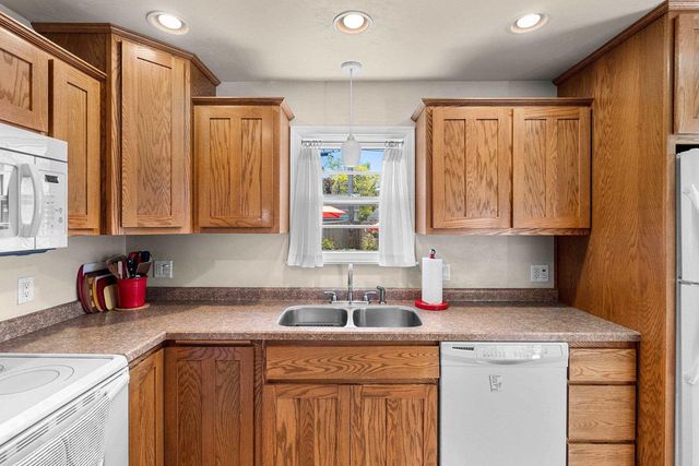 1137 E JARDIN STREET, Appleton, WI 54911
