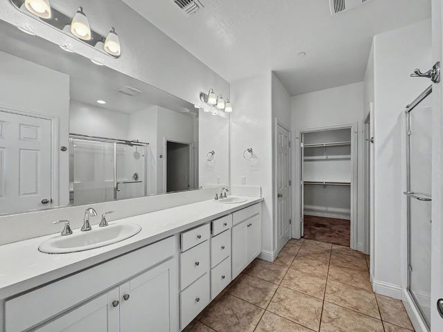 2698 N Arroyo Avenue, Fresno, CA 93727