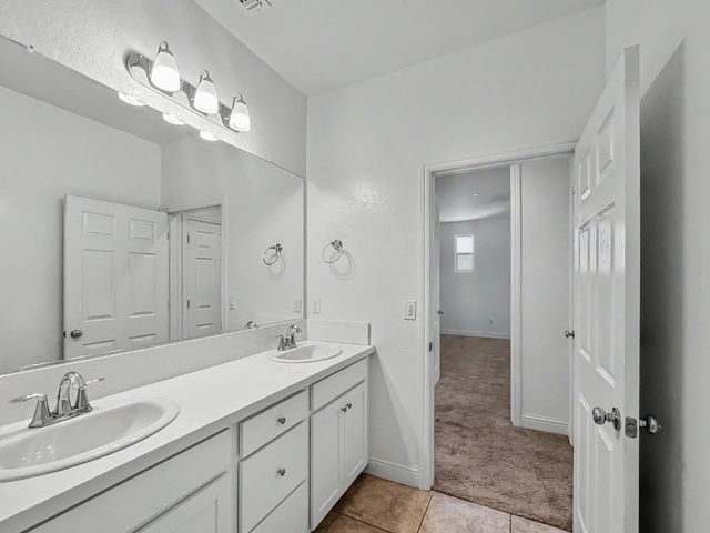 2698 N Arroyo Avenue, Fresno, CA 93727