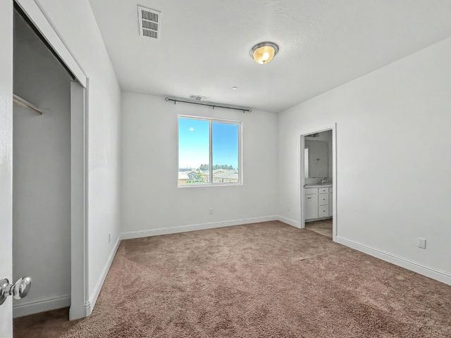 2698 N Arroyo Avenue, Fresno, CA 93727