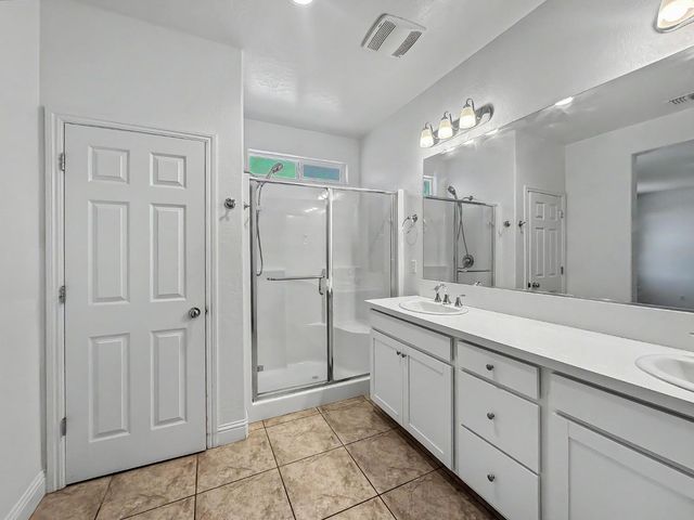 2698 N Arroyo Avenue, Fresno, CA 93727