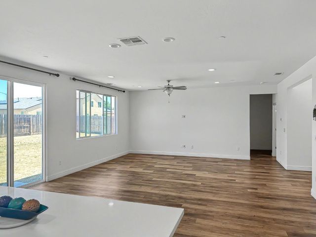 2698 N Arroyo Avenue, Fresno, CA 93727