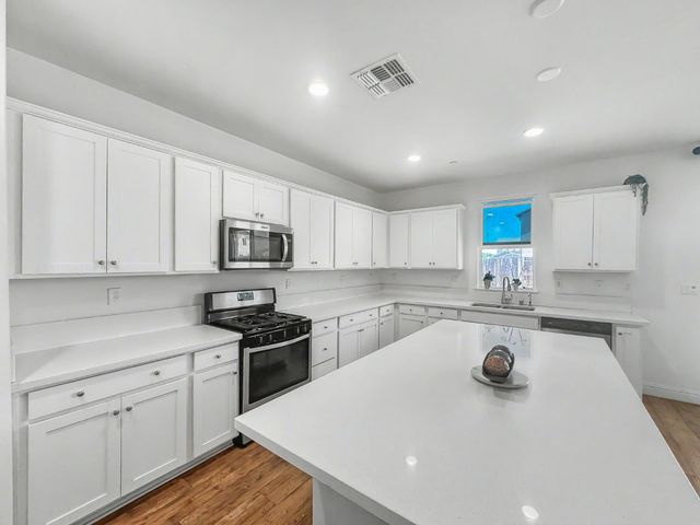 2698 N Arroyo Avenue, Fresno, CA 93727