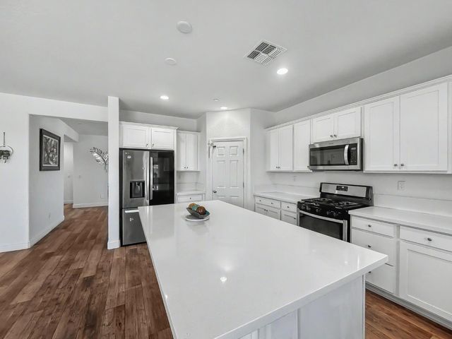 2698 N Arroyo Avenue, Fresno, CA 93727
