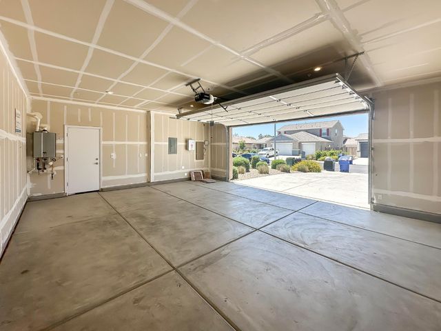 2698 N Arroyo Avenue, Fresno, CA 93727
