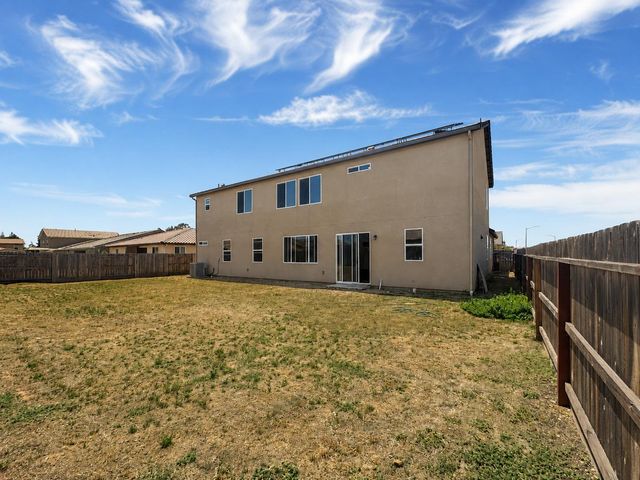 2698 N Arroyo Avenue, Fresno, CA 93727