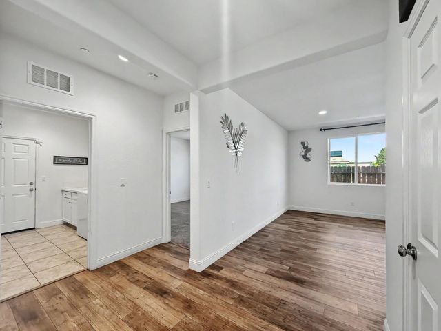 2698 N Arroyo Avenue, Fresno, CA 93727