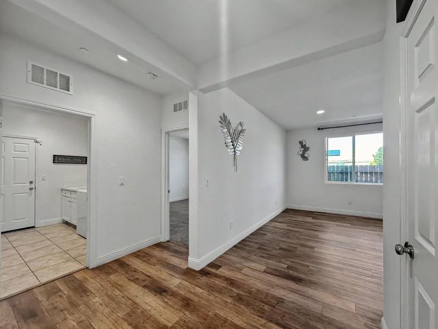 2698 N Arroyo Avenue, Fresno, CA 93727