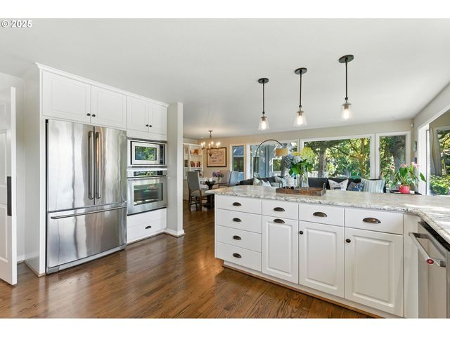 16755 GRAEF Cir, Lake Oswego, OR 97035