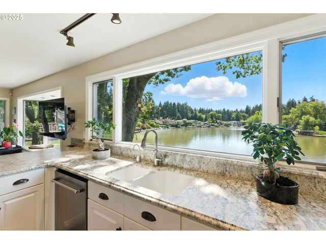 16755 GRAEF Cir, Lake Oswego, OR 97035