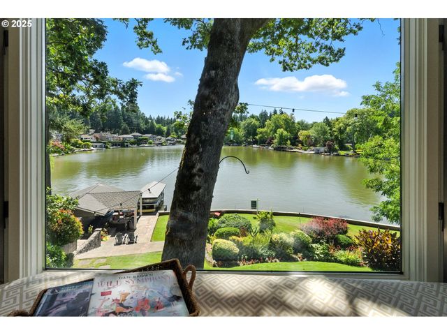 16755 GRAEF Cir, Lake Oswego, OR 97035