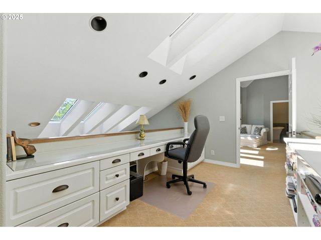 16755 GRAEF Cir, Lake Oswego, OR 97035