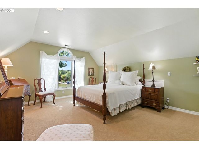 16755 GRAEF Cir, Lake Oswego, OR 97035