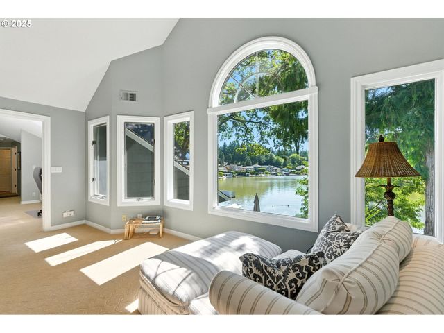 16755 GRAEF Cir, Lake Oswego, OR 97035