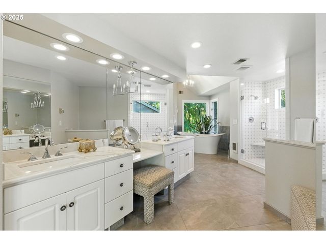 16755 GRAEF Cir, Lake Oswego, OR 97035