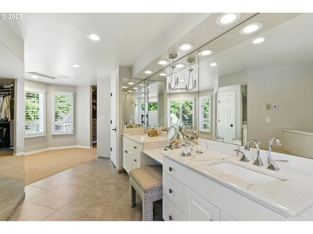 16755 GRAEF Cir, Lake Oswego, OR 97035