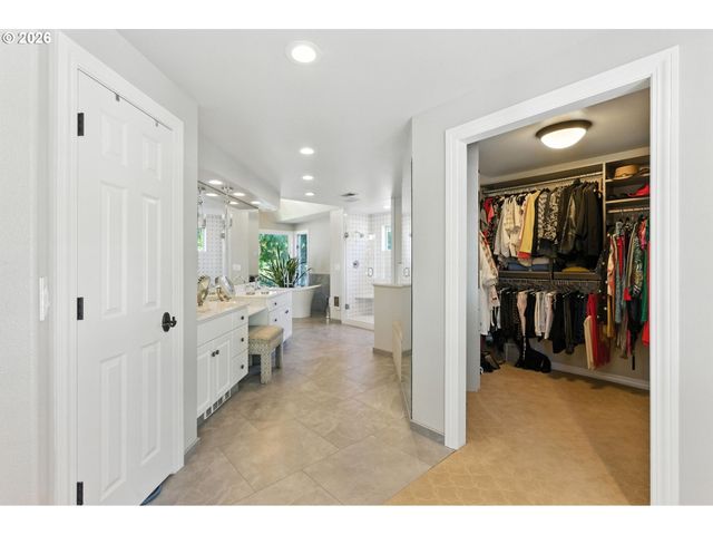 16755 GRAEF Cir, Lake Oswego, OR 97035