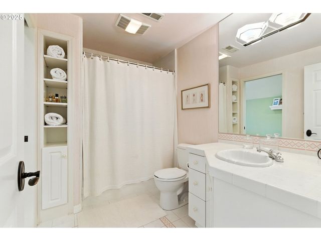 16755 GRAEF Cir, Lake Oswego, OR 97035