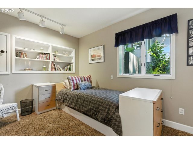 16755 GRAEF Cir, Lake Oswego, OR 97035