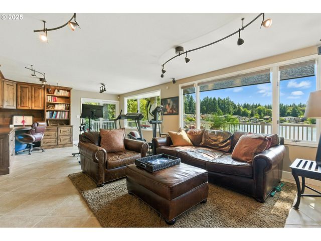 16755 GRAEF Cir, Lake Oswego, OR 97035