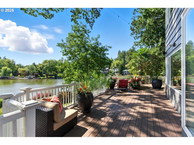 16755 GRAEF Cir, Lake Oswego, OR 97035