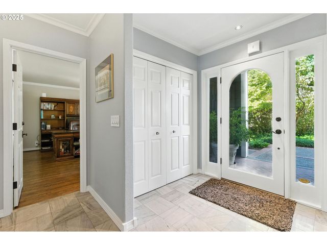 16755 GRAEF Cir, Lake Oswego, OR 97035