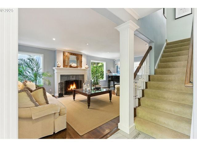 16755 GRAEF Cir, Lake Oswego, OR 97035