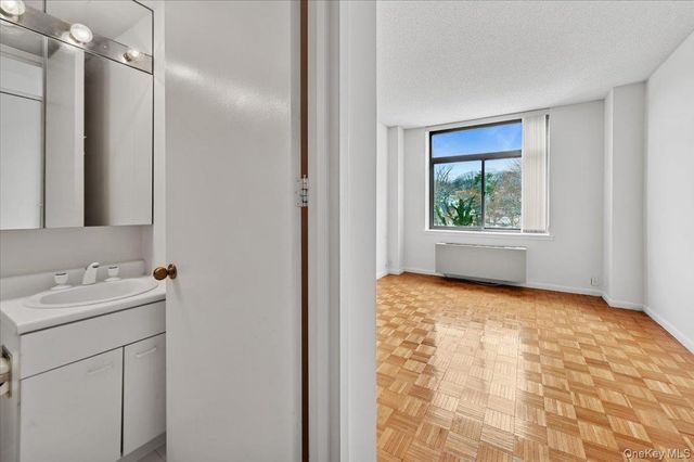 35 N Chatsworth Avenue 5H, Larchmont, NY 10538