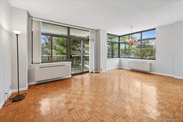 35 N Chatsworth Avenue 5H, Larchmont, NY 10538