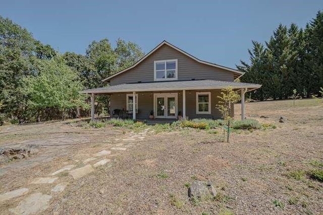 931 Hogan Road, Jacksonville, OR 97530